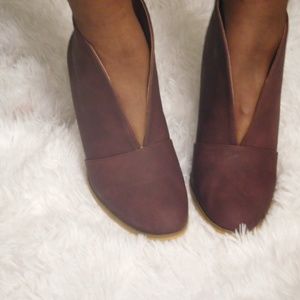 ❤️Peek a boo booties-wine